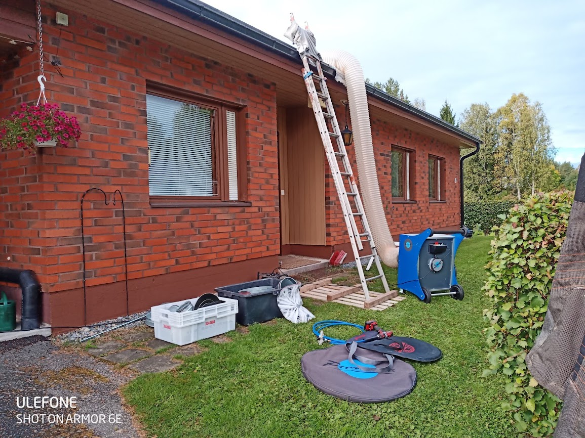 Alipaineimuri kytketty katolle suoraan poistoilmakoneen paikalle. Koko kanavisto alipaineistuu tehokkaasti